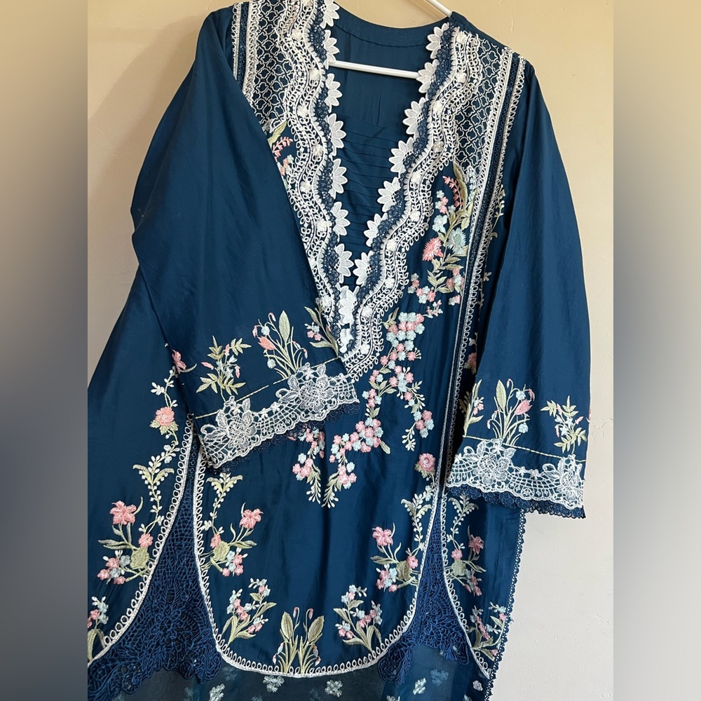 Embroidered Teal Blue Dress with Dupatta brand Saira Shakira India Pakistani - Picture 6 of 17
